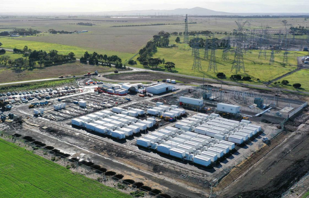 Contract signed for $250m Victorian solar farm and battery project, company finalising procurement arrangements, construction to start early 2026article image