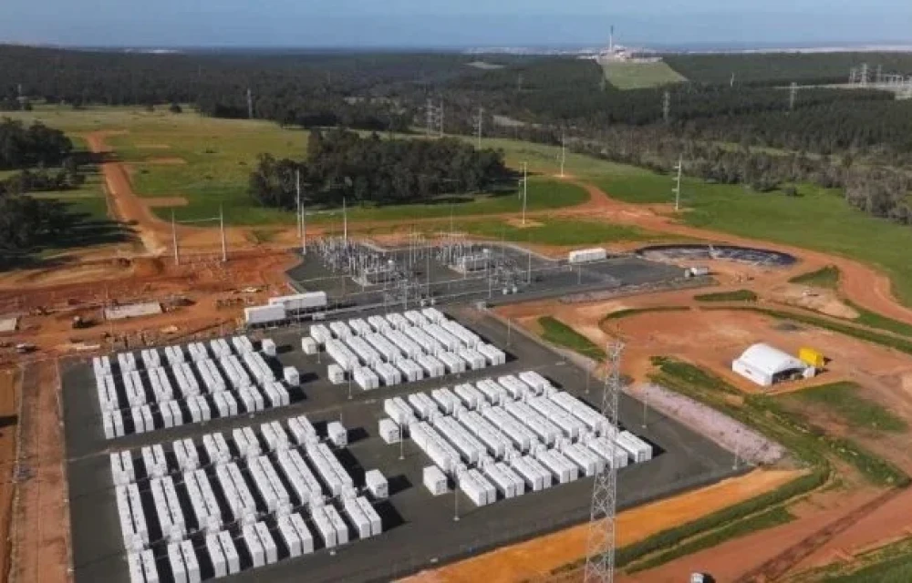 In the tender, hybrid generation-storage projects, such as solar or wind combined with batteries, will be allowed to participate only as “non-assessed hybrids.”